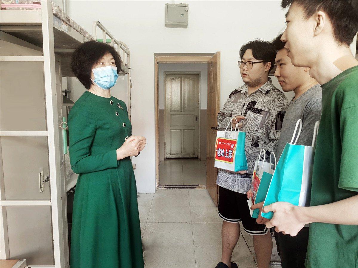 黑龙江之声，尊敬的听众朋友们，共赴美好时光