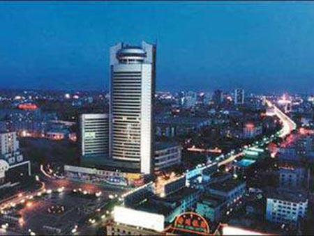 太原盛会，嘉宾云集，观众热情如火